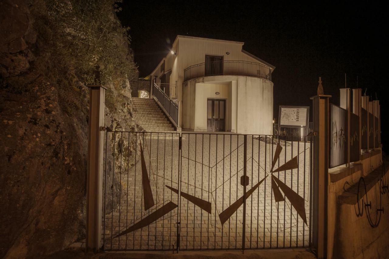 Ostello Della Gioventu Massimo Troisi Oliveto Citra Exterior foto